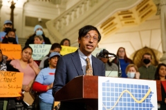 Abril 11, 2022: Senator Nikil Saval joins Keystone Research Center and others to call for the end of evictions and to expand emergency rental assistance.