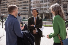 Entrega de cheques a los Amigos de Rittenhouse Square