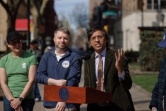 Entrega de cheques a los Amigos de Rittenhouse Square