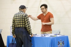 21 de mayo de 2022: Sen. Saval organizó un Senior Mayo Day en el East Passayunk Community Center en el sur de Filadelfia.