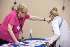 21 de mayo de 2022: Sen. Saval organizó un Senior Mayo Day en el East Passayunk Community Center en el sur de Filadelfia.