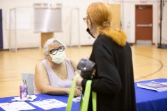 21 de mayo de 2022: Sen. Saval organizó un Senior Mayo Day en el East Passayunk Community Center en el sur de Filadelfia.