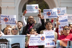 21 de abril de 2023 - El Senador Estatal Nikil Saval (D-Filadelfia) y el Representante Estatal Ismail Smith-Wade-El (D-Lancaster) se unieron a Lancaster Stands Up, POWER Interfaith, CASA, y los residentes y líderes de la comunidad en un llamamiento unido para la financiación permanente para el innovador Programa de Reparaciones Integrales de Pennsylvania.