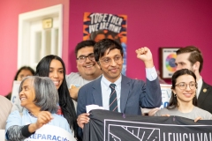 19 de abril 2023 - El senador estatal Nikil Saval (D-Filadelfia) se unió a Lehigh Valley Stands Up, Make the Road Pennsylvania, POWER Interfaith, Community Action Lehigh Valley, Sunrise Movement, y los funcionarios electos del condado de Berks, líderes comunitarios y residentes en un llamamiento unido para la financiación permanente del innovador Programa de Reparaciones Integrales de Pennsylvania.